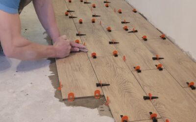 ¿Puedo instalar suelos de madera sobre un suelo existente de hormigón o baldosas?